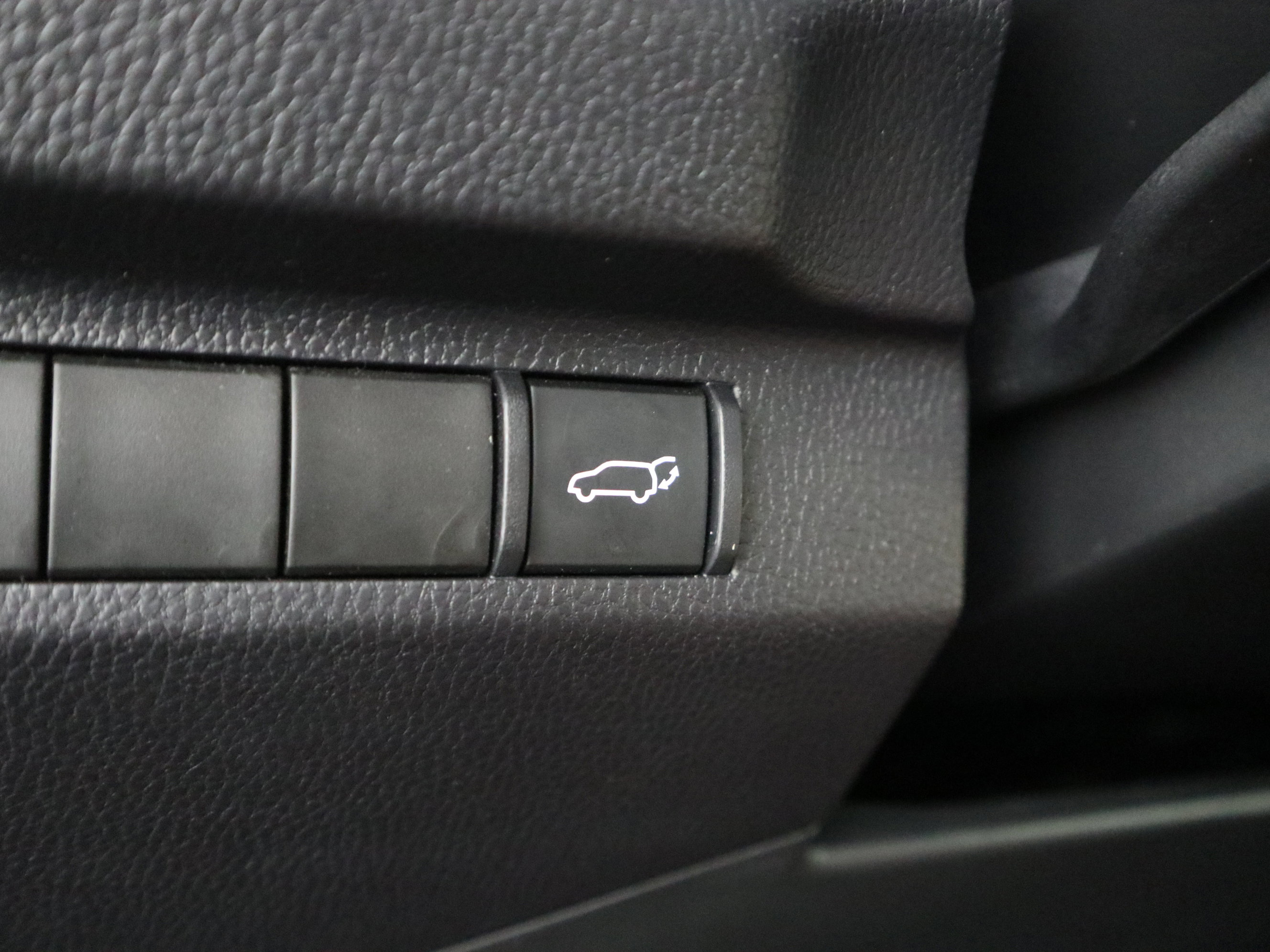 Used 2025 Toyota RAV4 XLE Premium image 31