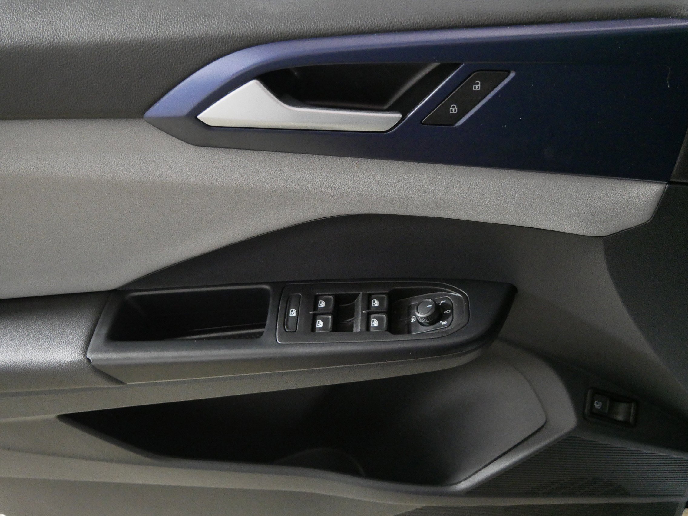 Used 2023 Volkswagen Taos SE image 19