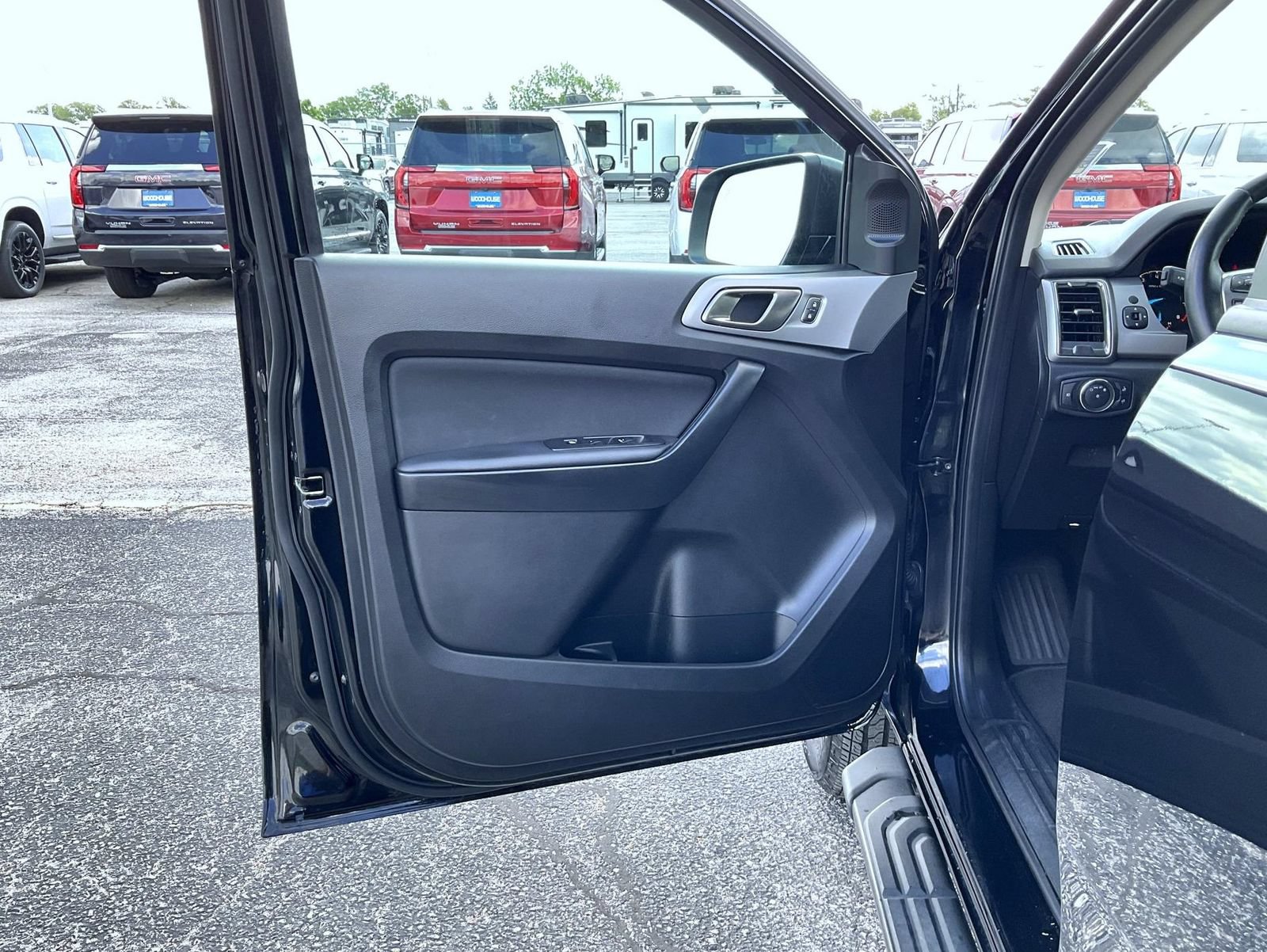 Used 2022 Ford Ranger XLT w/ Equipment Group 301A Mid AWD/4WD image 9