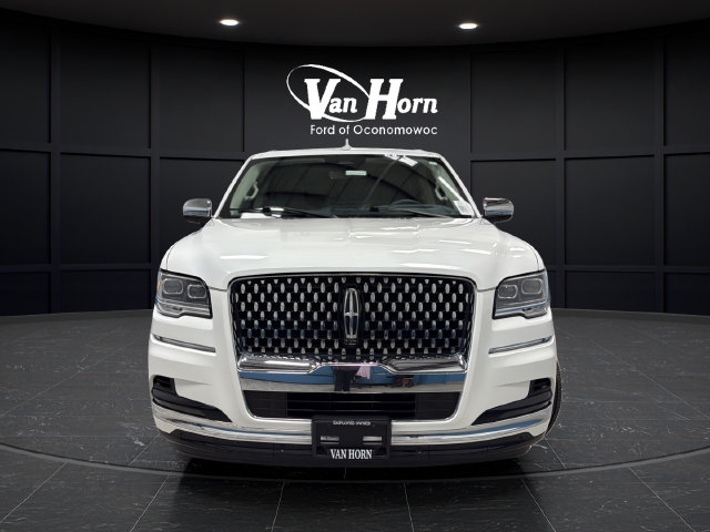 Used 2023 Lincoln Navigator Black Label AWD/4WD image 2