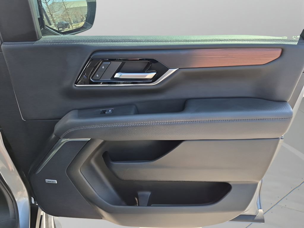 Used 2025 GMC Yukon XL Denali image 13