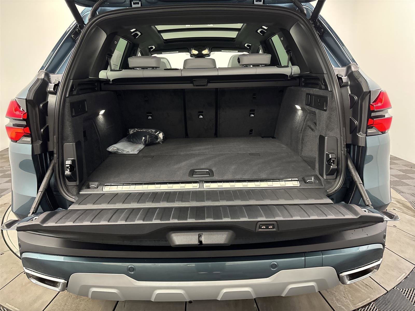 New 2026 BMW X5 xDrive50e w/ Climate Comfort Package image 21