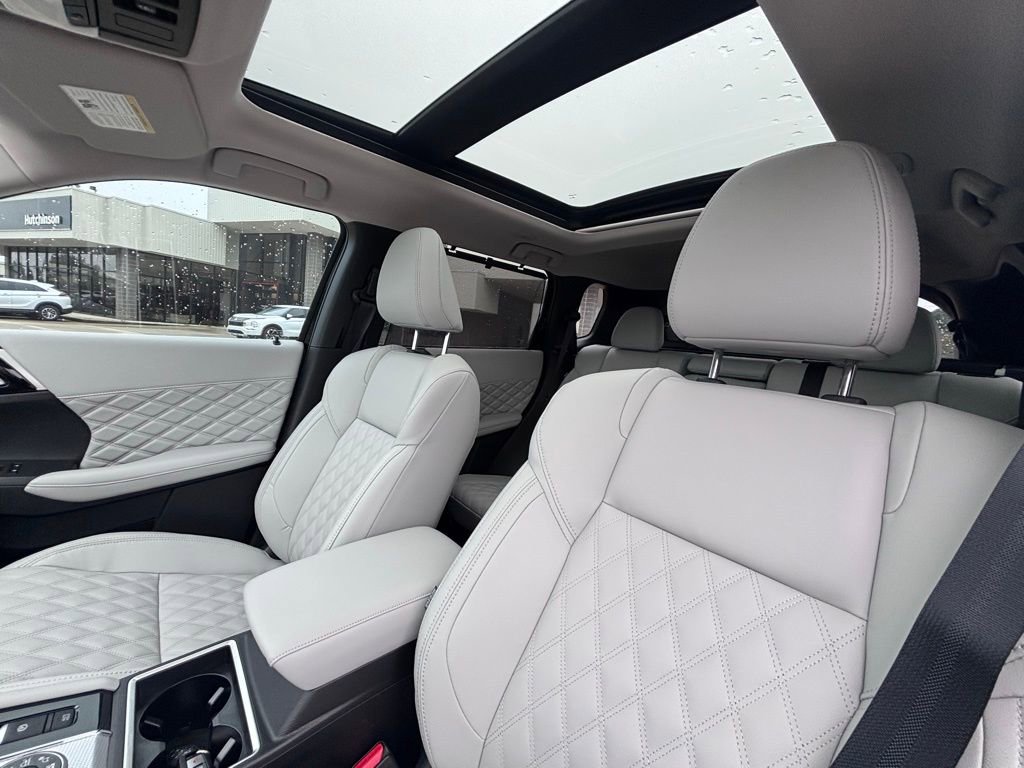 Used 2024 Mitsubishi Outlander SEL image 11