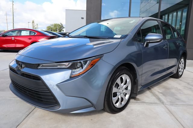 Used 2025 Toyota Corolla LE FWD image 8