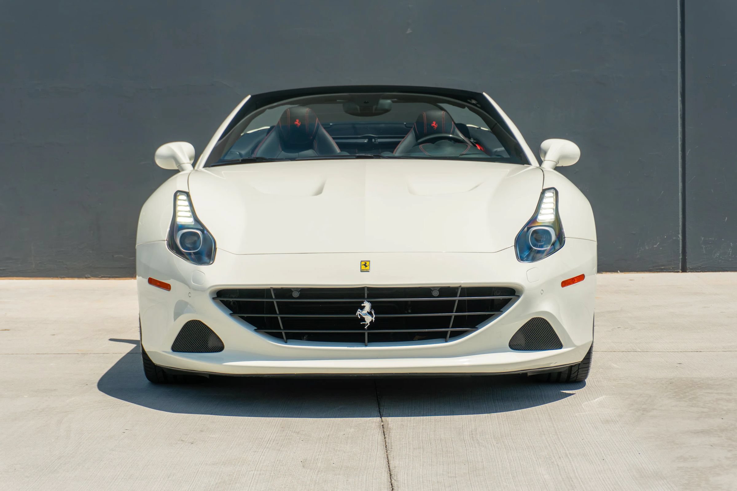 Used 2017 Ferrari California T RWD image 5