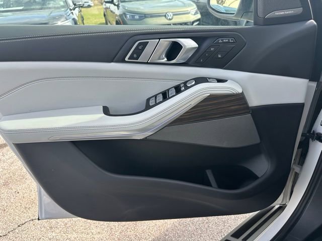Certified 2025 BMW X7 xDrive40i w/ Premium Package image 27