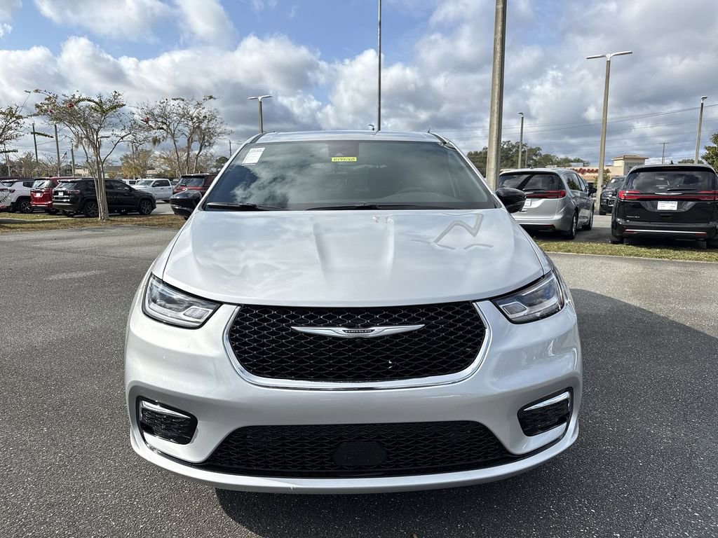 New 2026 Chrysler Pacifica Select FWD image 8