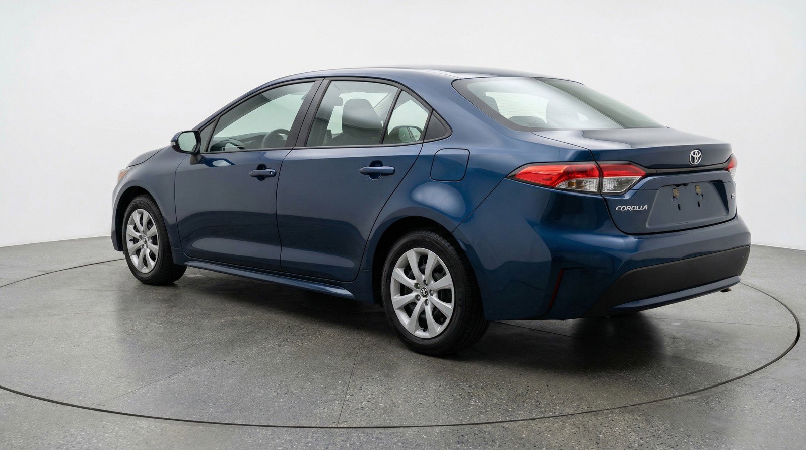 Used 2025 Toyota Corolla LE FWD image 6