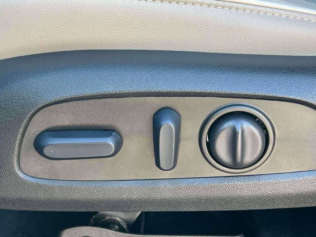 Used 2023 Chevrolet Traverse Premier AWD/4WD image 17