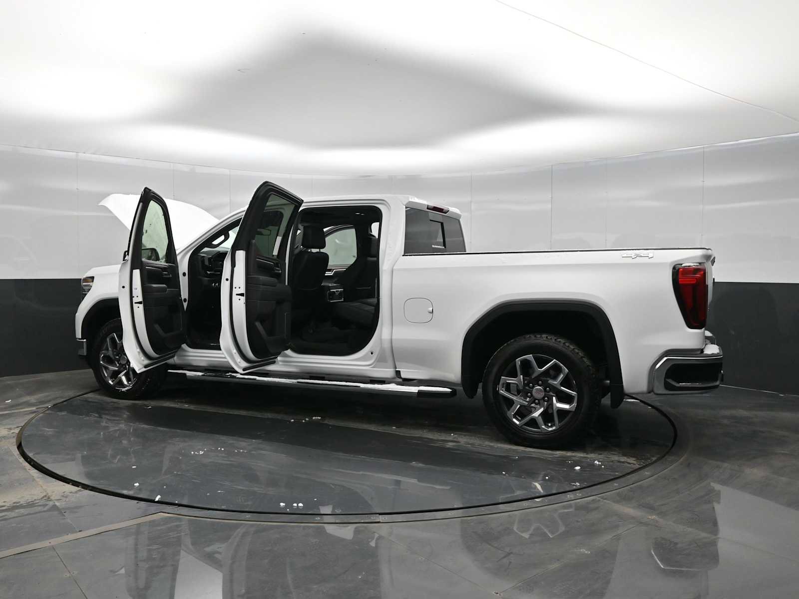 Used 2023 GMC Sierra 1500 SLT w/ SLT Convenience Package image 43