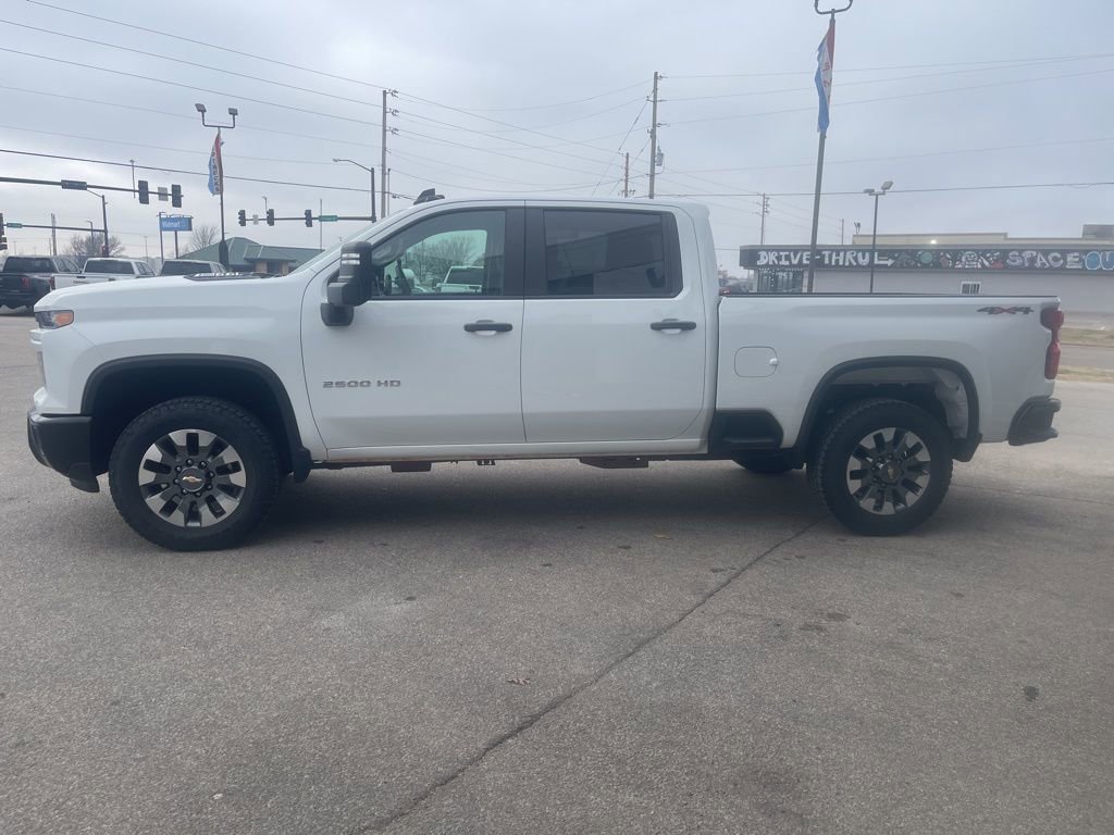 Used 2024 Chevrolet Silverado 2500 Custom w/ Custom Value Package image 4