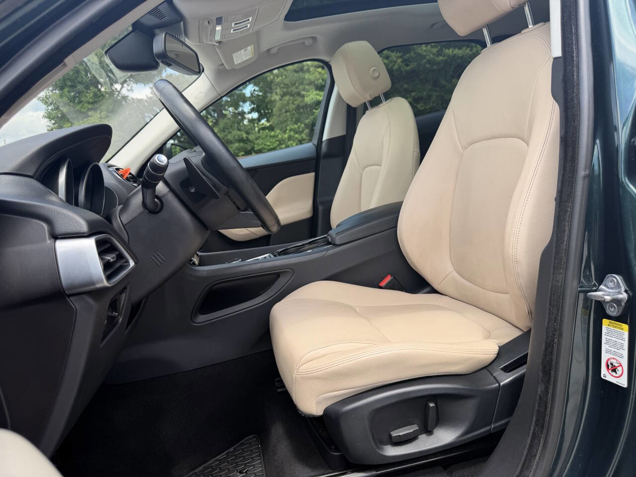 Used 2017 Jaguar F-PACE Premium AWD/4WD image 4