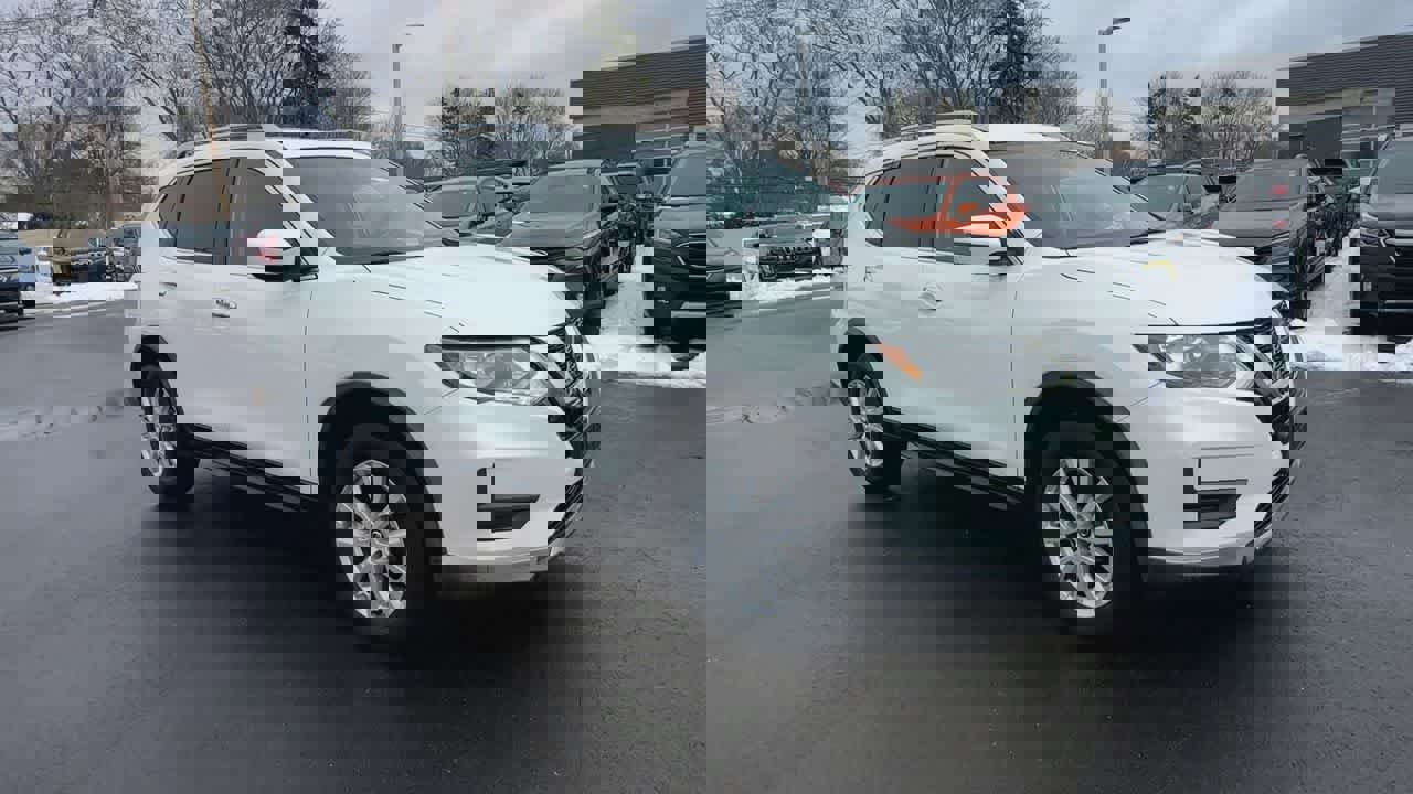 Used 2018 Nissan Rogue SV image 2