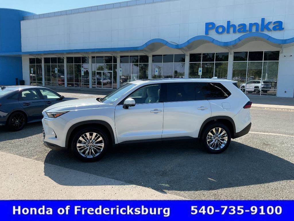 Used 2025 Toyota Grand Highlander AWD image 3