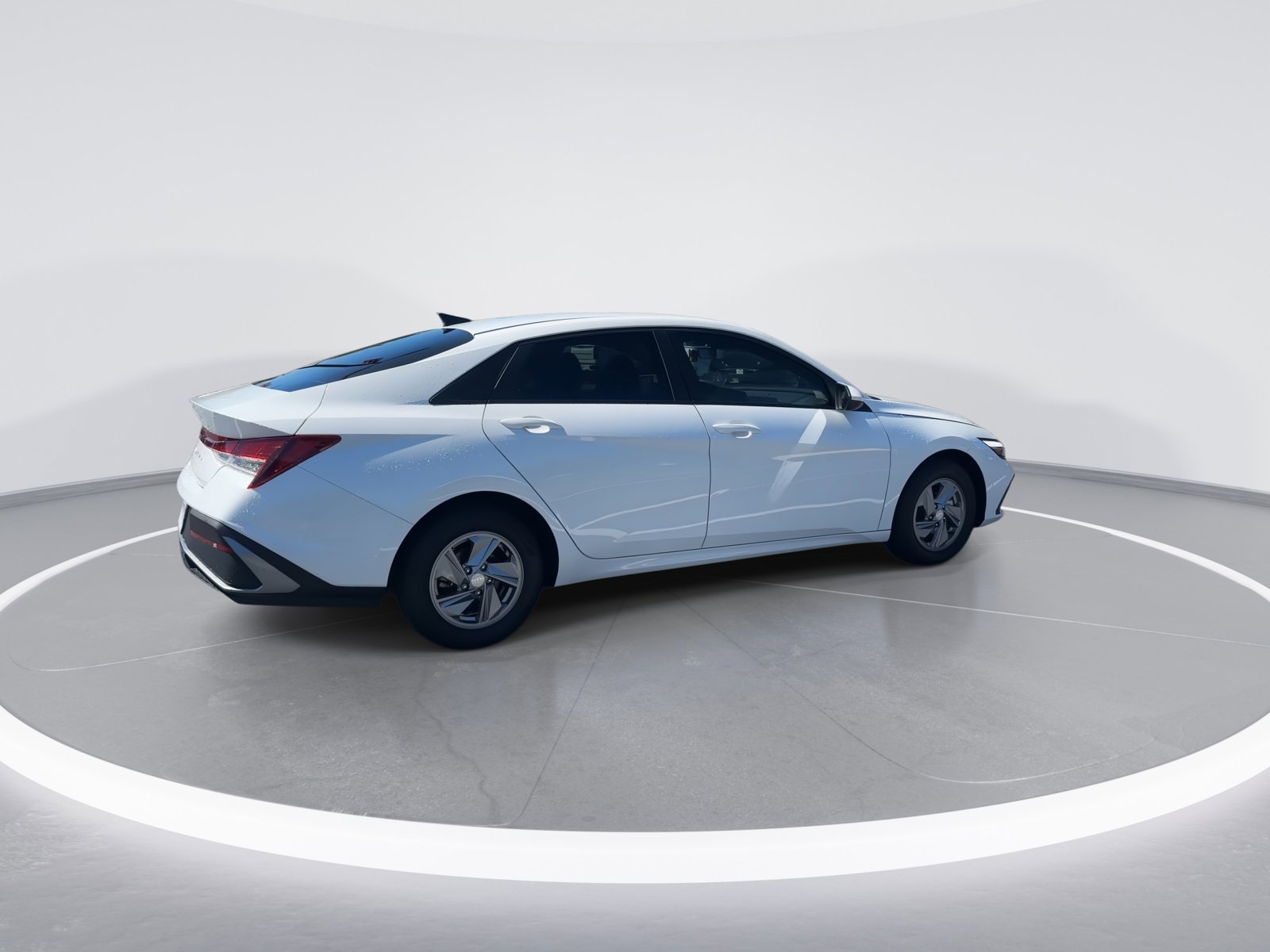 Used 2025 Hyundai Elantra SE FWD image 9