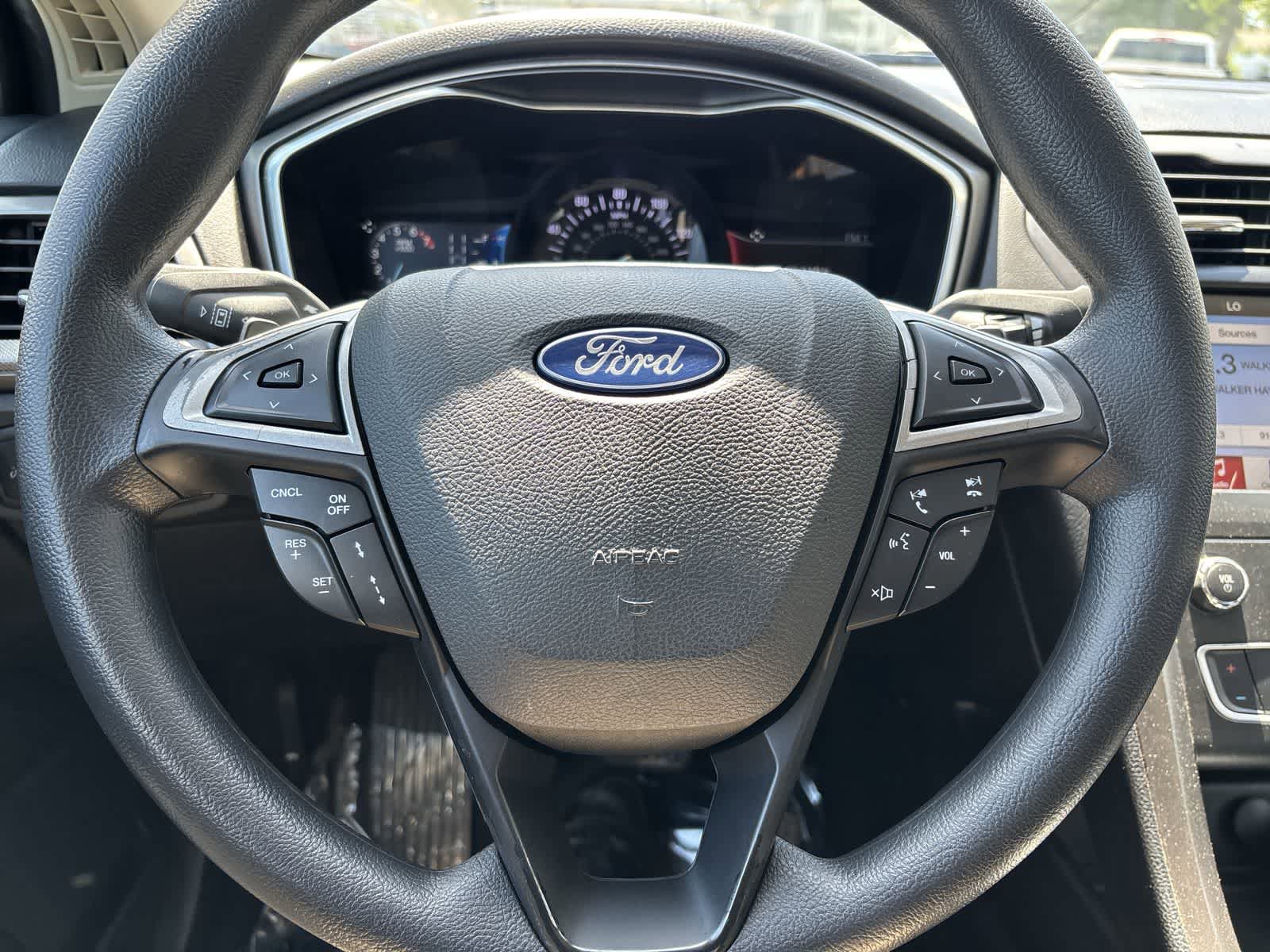 Used 2019 Ford Fusion SE FWD image 10
