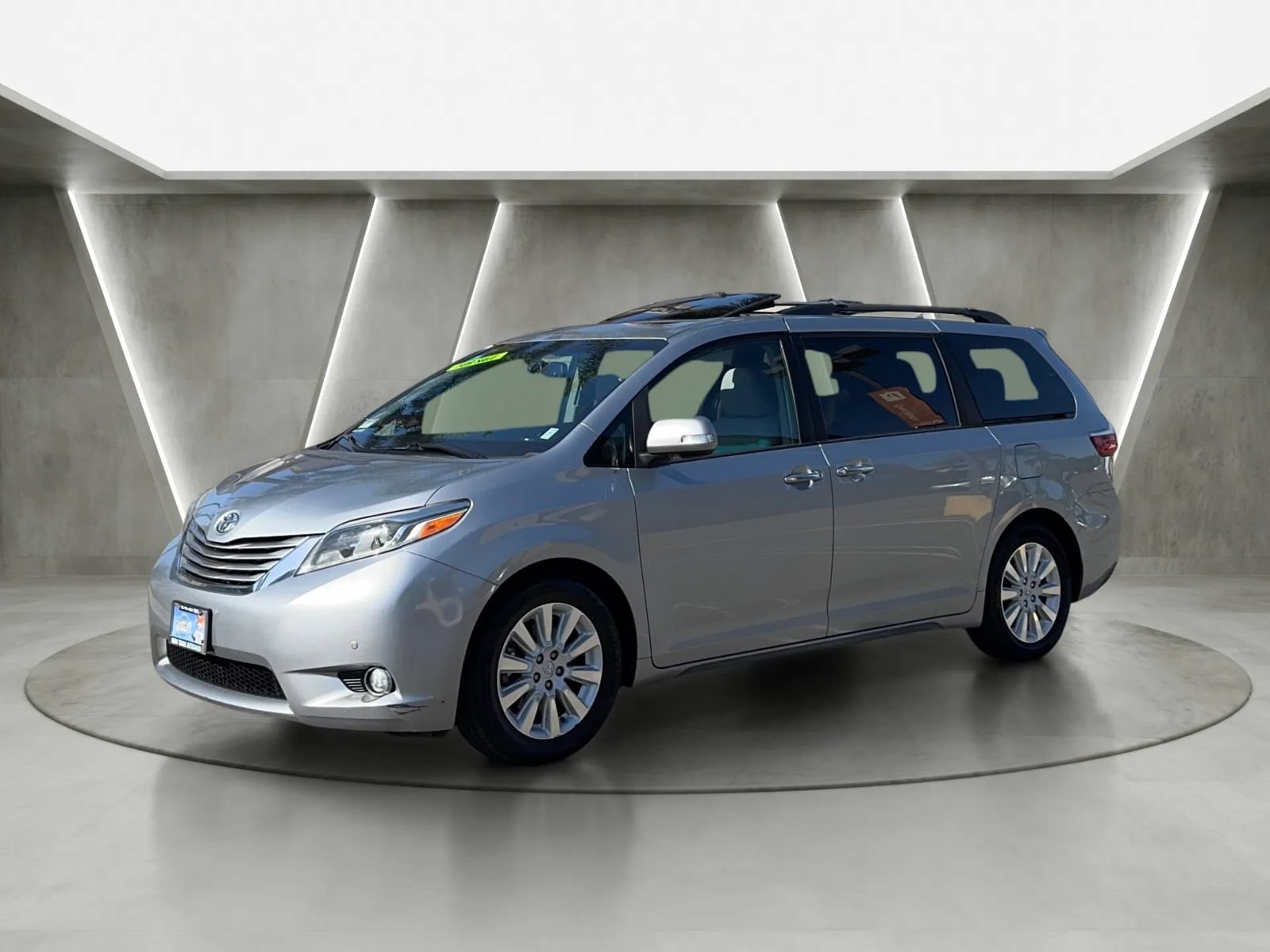 Used 2015 Toyota Sienna Limited Premium FWD image 8