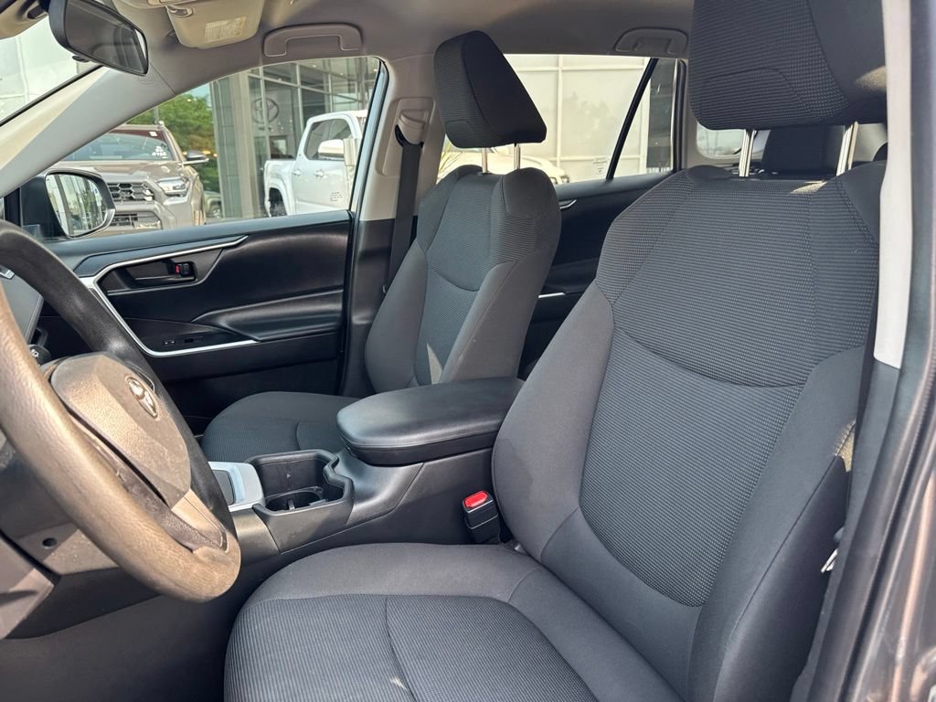 Used 2023 Toyota RAV4 LE AWD/4WD image 12