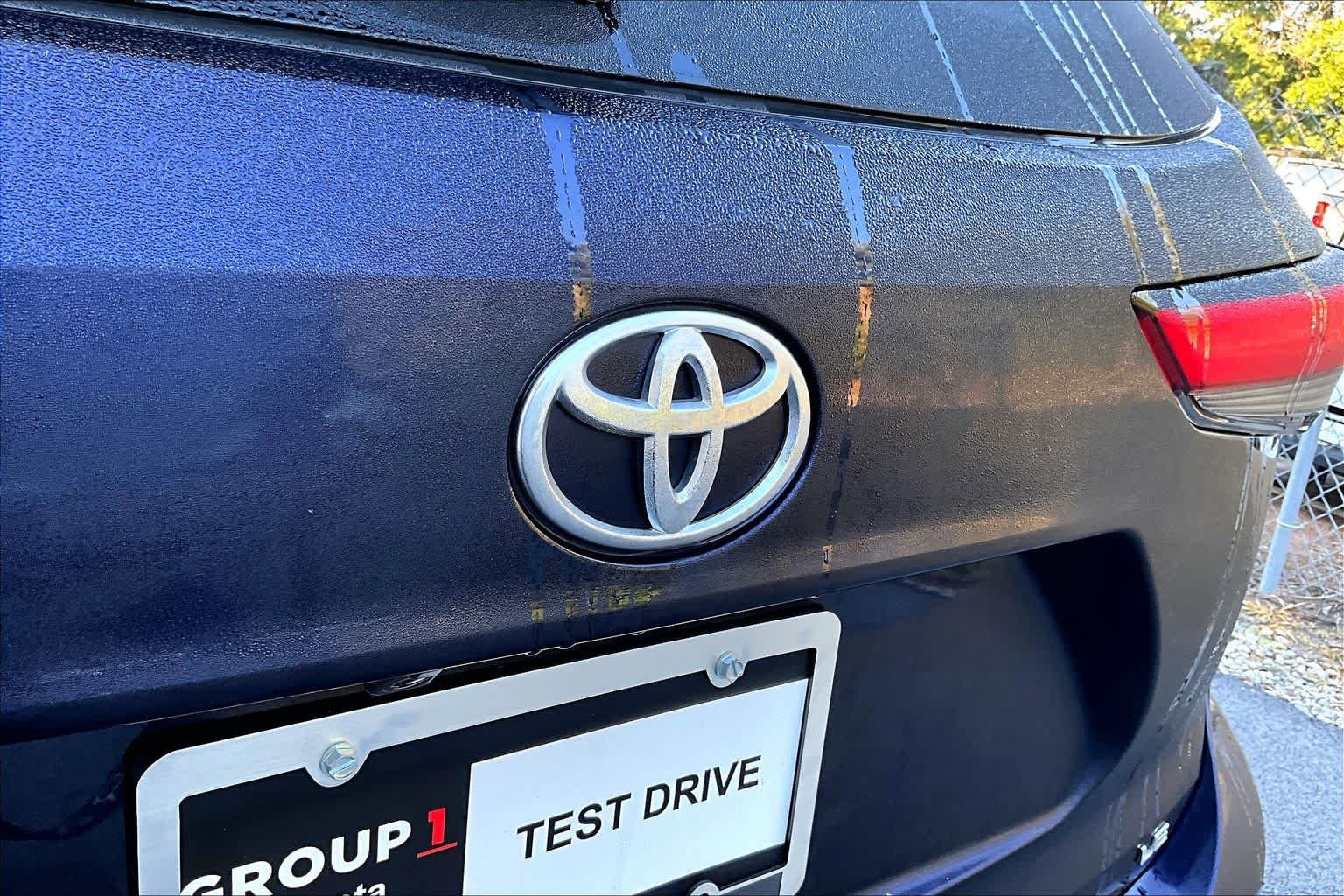 Used 2023 Toyota Highlander LE FWD image 31