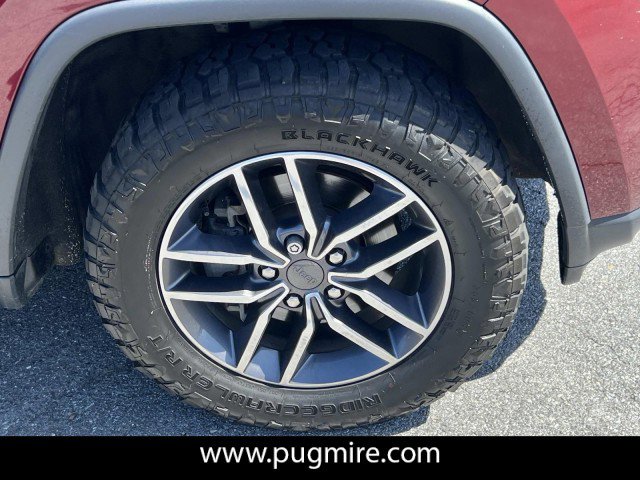 Used 2019 Jeep Grand Cherokee Laredo w/ Laredo X Package RWD image 12