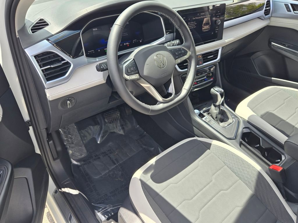 Certified 2026 Volkswagen Taos SE w/ Panoramic Sunroof Package FWD image 11