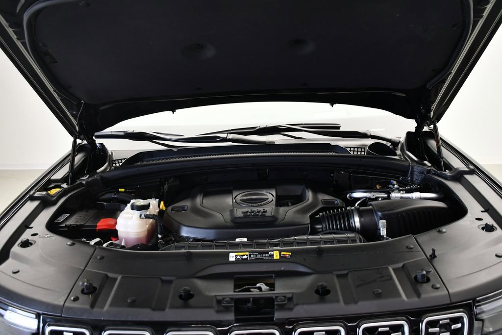 Used 2023 Jeep Grand Cherokee Summit AWD/4WD image 14