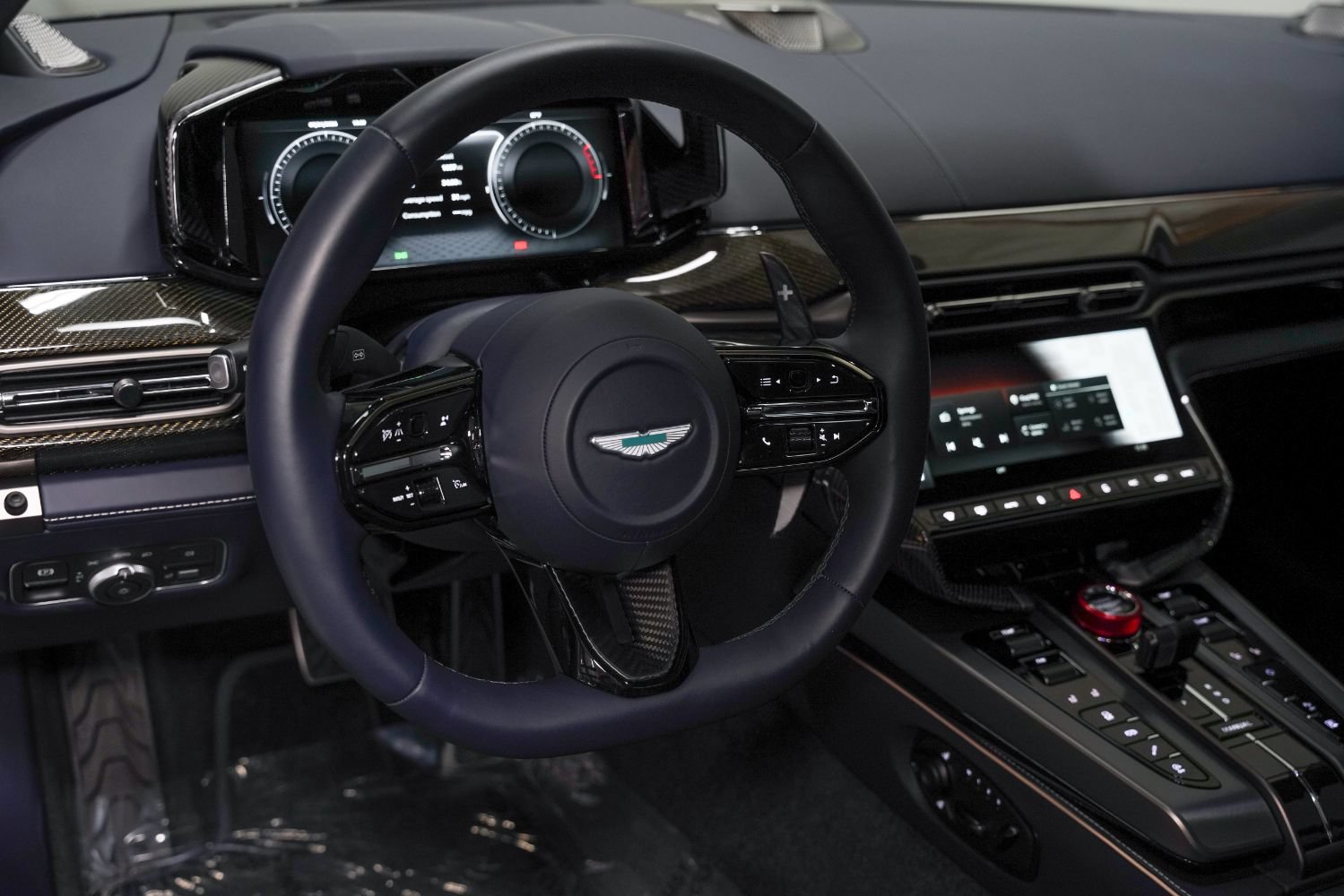 Used 2025 Aston Martin Vanquish RWD image 45