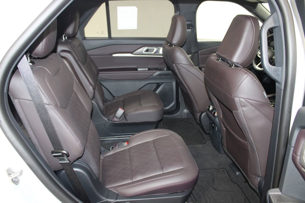 New 2026 Ford Explorer Platinum RWD image 31