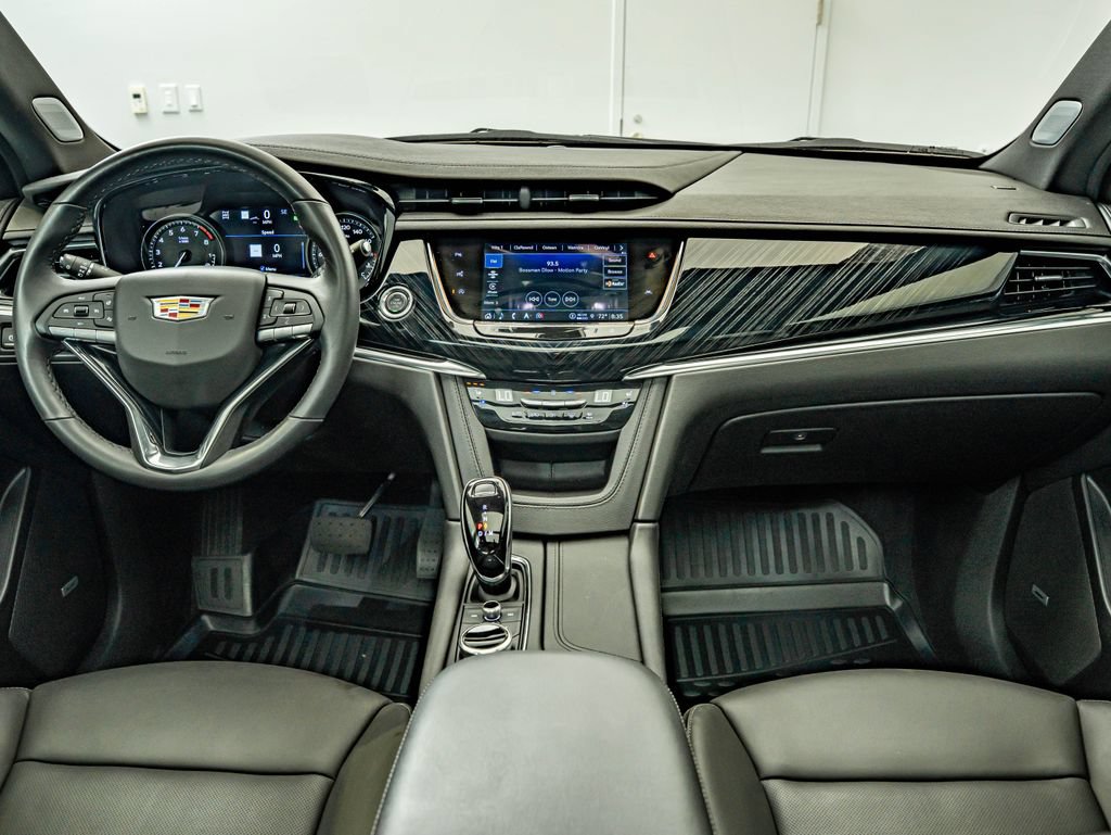 Used 2025 Cadillac XT6 Premium Luxury w/ Technology Package AWD/4WD image 29