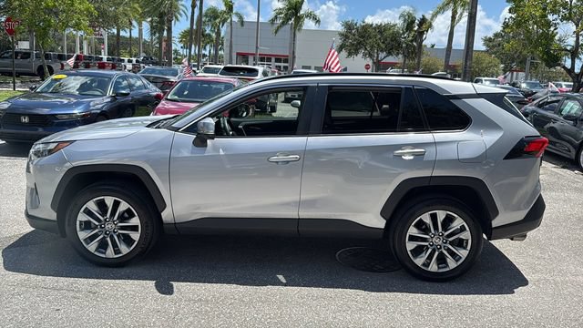 Used 2022 Toyota RAV4 XLE Premium FWD image 4