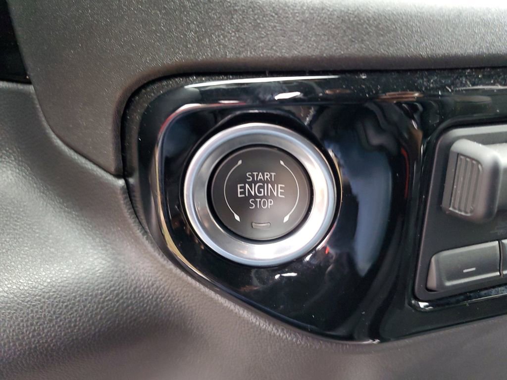 Used 2025 Chevrolet Silverado 1500 ZR2 w/ Technology Package image 30