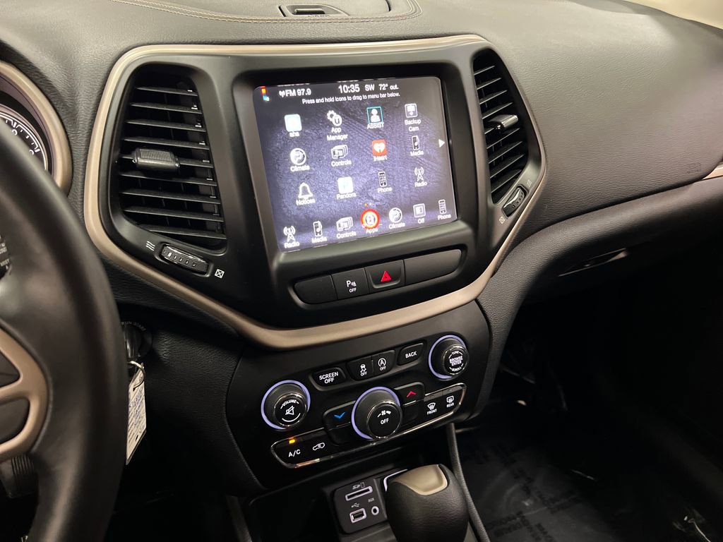 Used 2017 Jeep Cherokee Latitude w/ Safety/Convenience Group FWD image 18