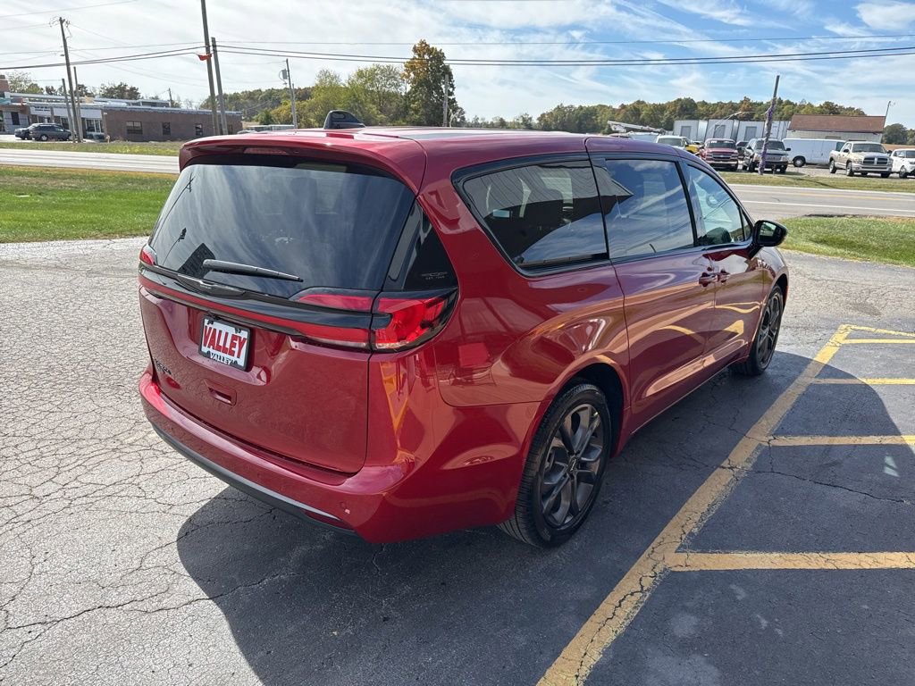 New 2026 Chrysler Pacifica Select FWD image 8