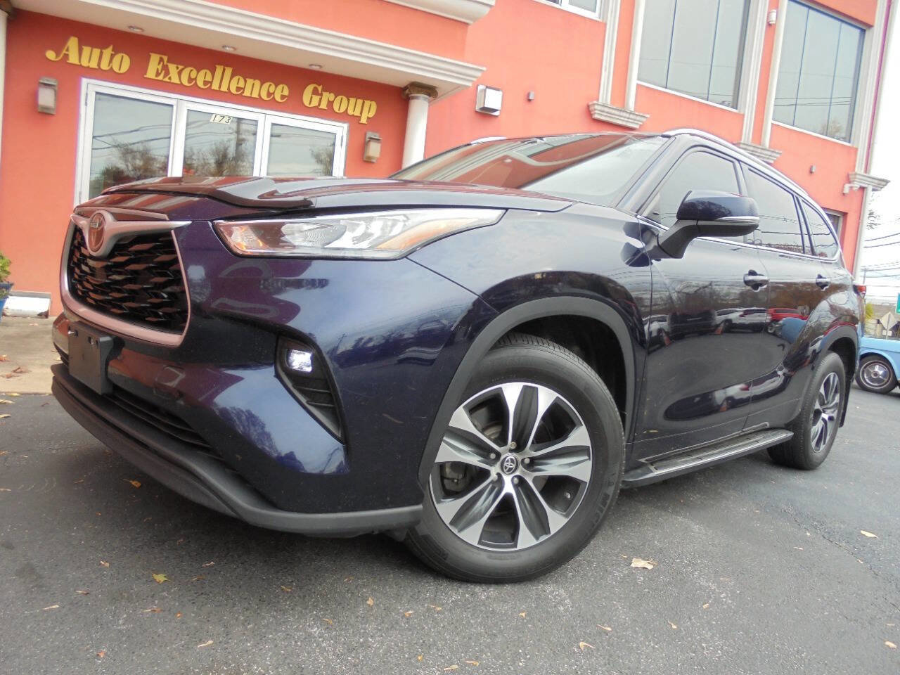 Used 2021 Toyota Highlander XLE AWD/4WD image 24
