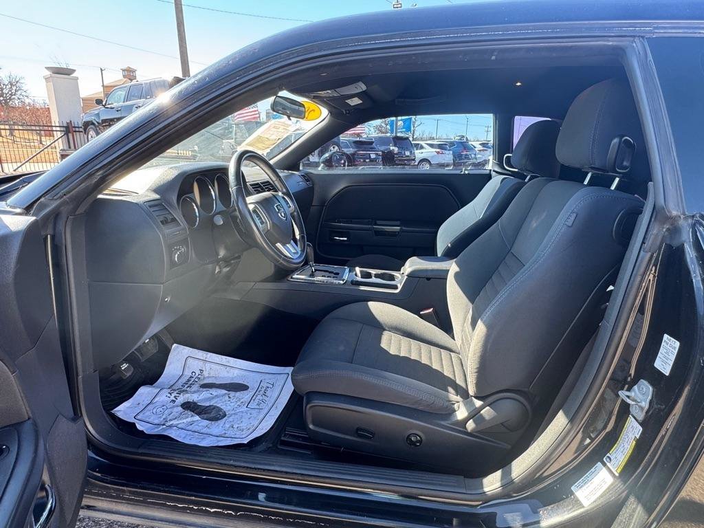 Used 2014 Dodge Challenger SXT RWD image 9