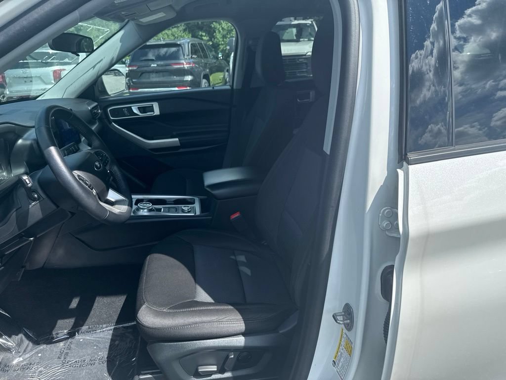 Used 2023 Ford Explorer XLT AWD/4WD image 11