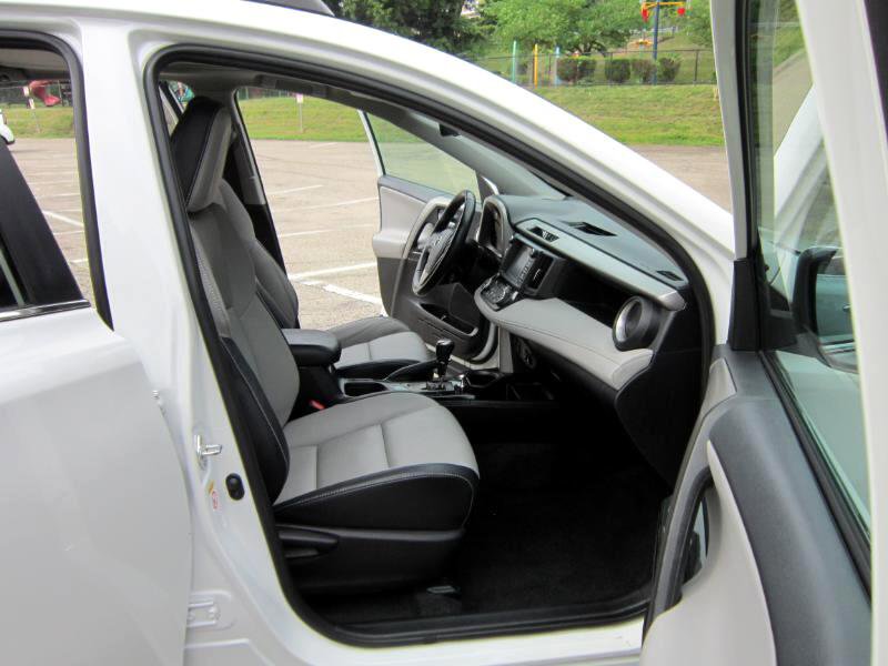 Used 2016 Toyota RAV4 Limited image 12