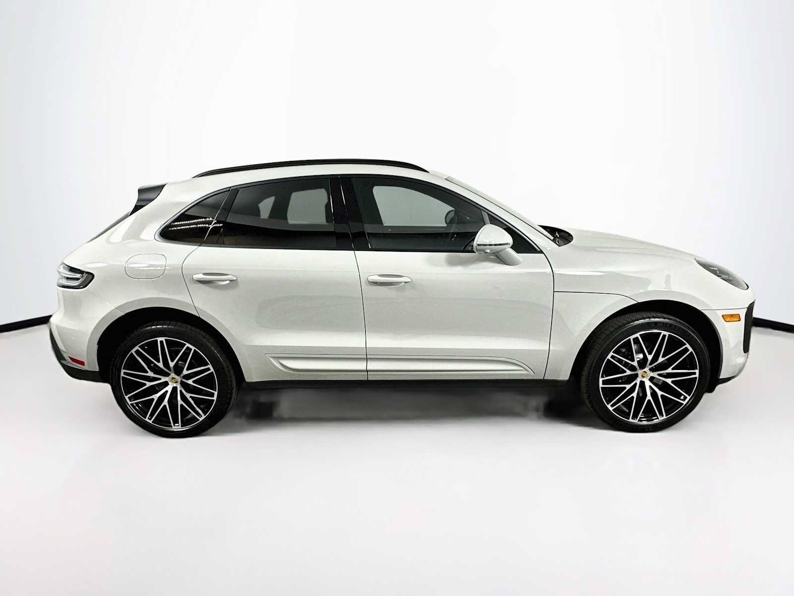 New 2026 Porsche Macan AWD/4WD image 8