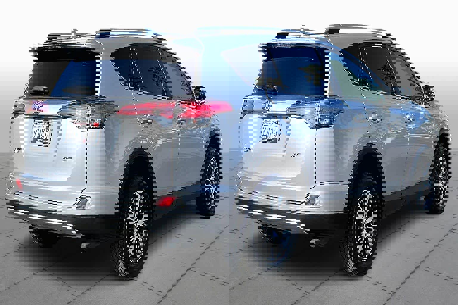 Used 2017 Toyota RAV4 XLE w/ Carpet Mat Package image 12