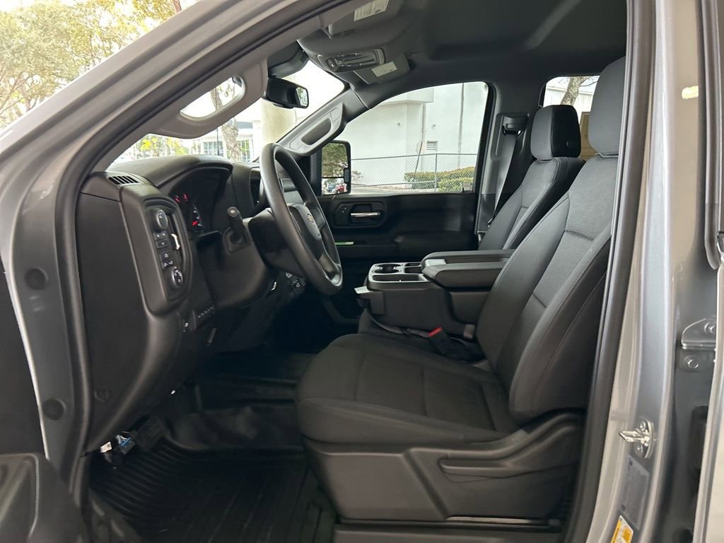 Used 2025 Chevrolet Silverado 3500 W/T image 5