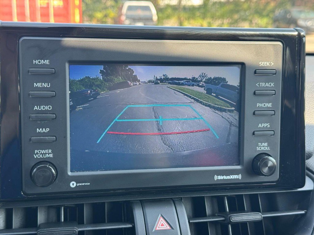Used 2020 Toyota RAV4 LE AWD/4WD image 29