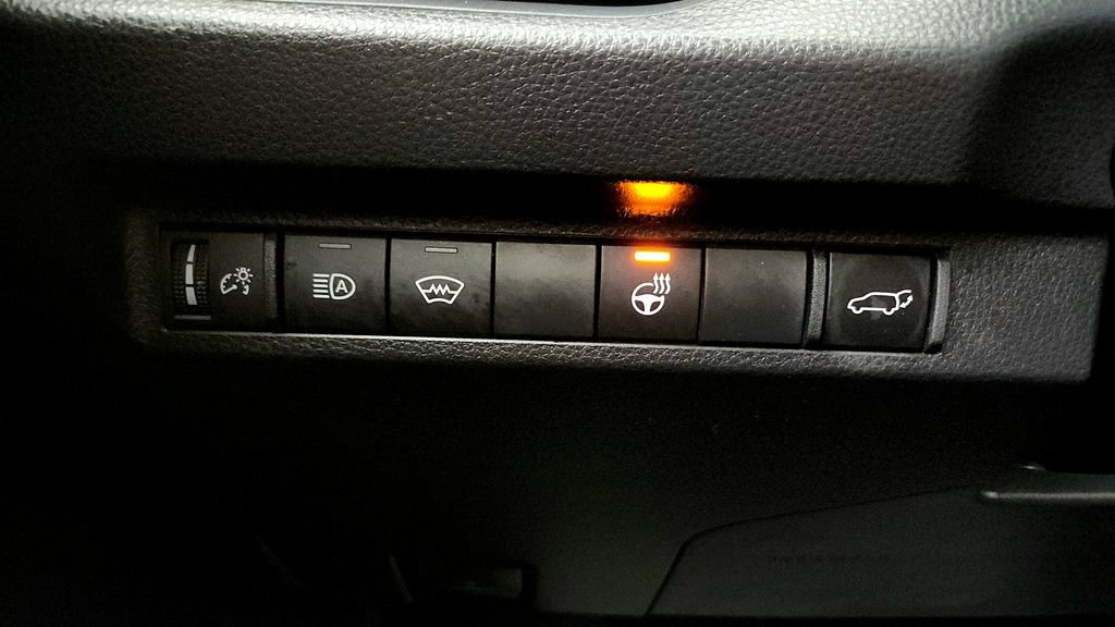 Used 2023 Toyota RAV4 XLE Premium AWD/4WD image 33