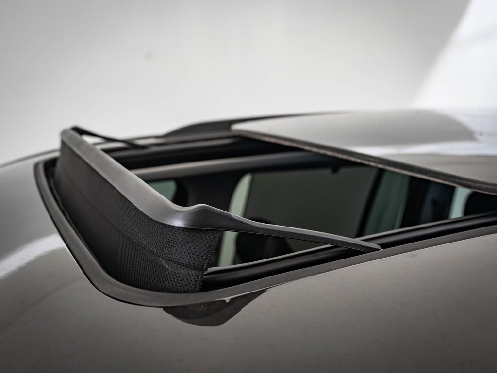 Used 2024 Jeep Grand Cherokee Limited w/ Luxury Tech Group II image 14