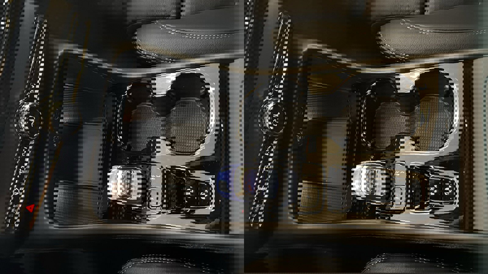 New 2026 Volvo XC40 B5 Ultra w/ Protection Package Premier image 19