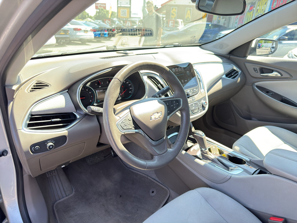 Used 2018 Chevrolet Malibu LT FWD image 13