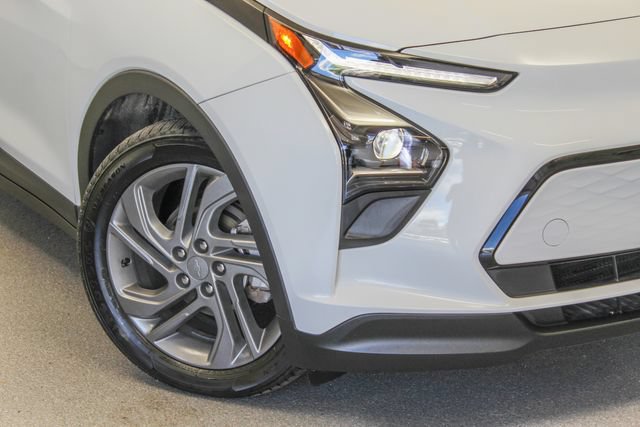Used 2023 Chevrolet Bolt LT w/ Driver Confidence Package FWD image 3