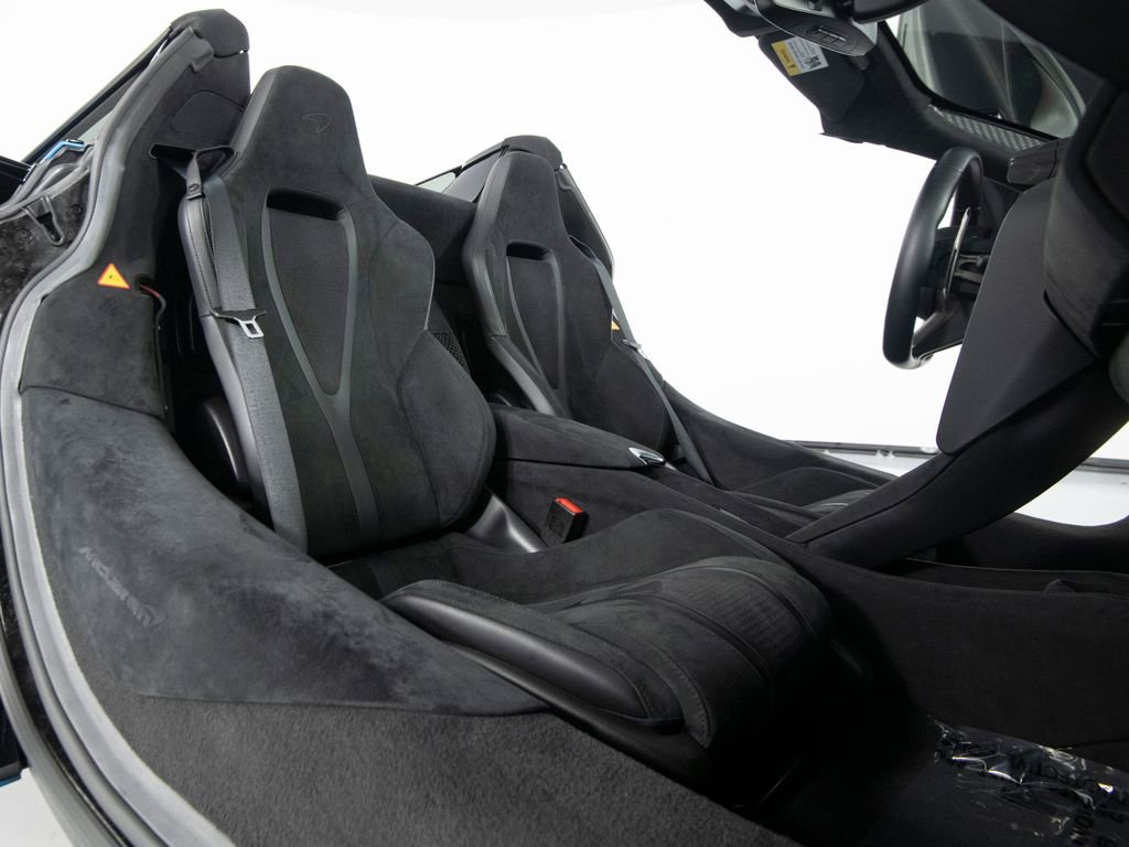 Used 2024 McLaren 750S Spider RWD image 37