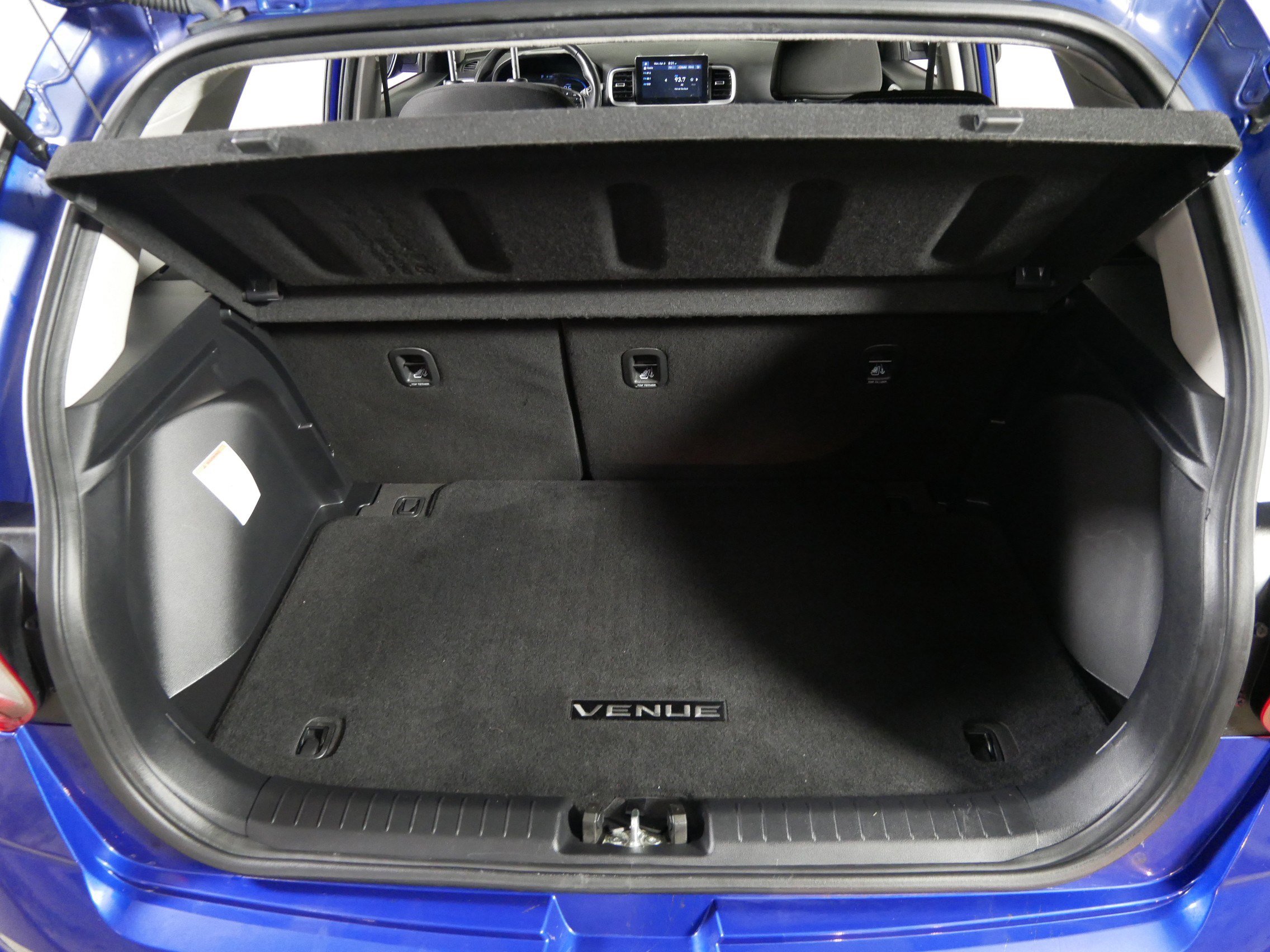 Used 2024 Hyundai Venue SEL image 18