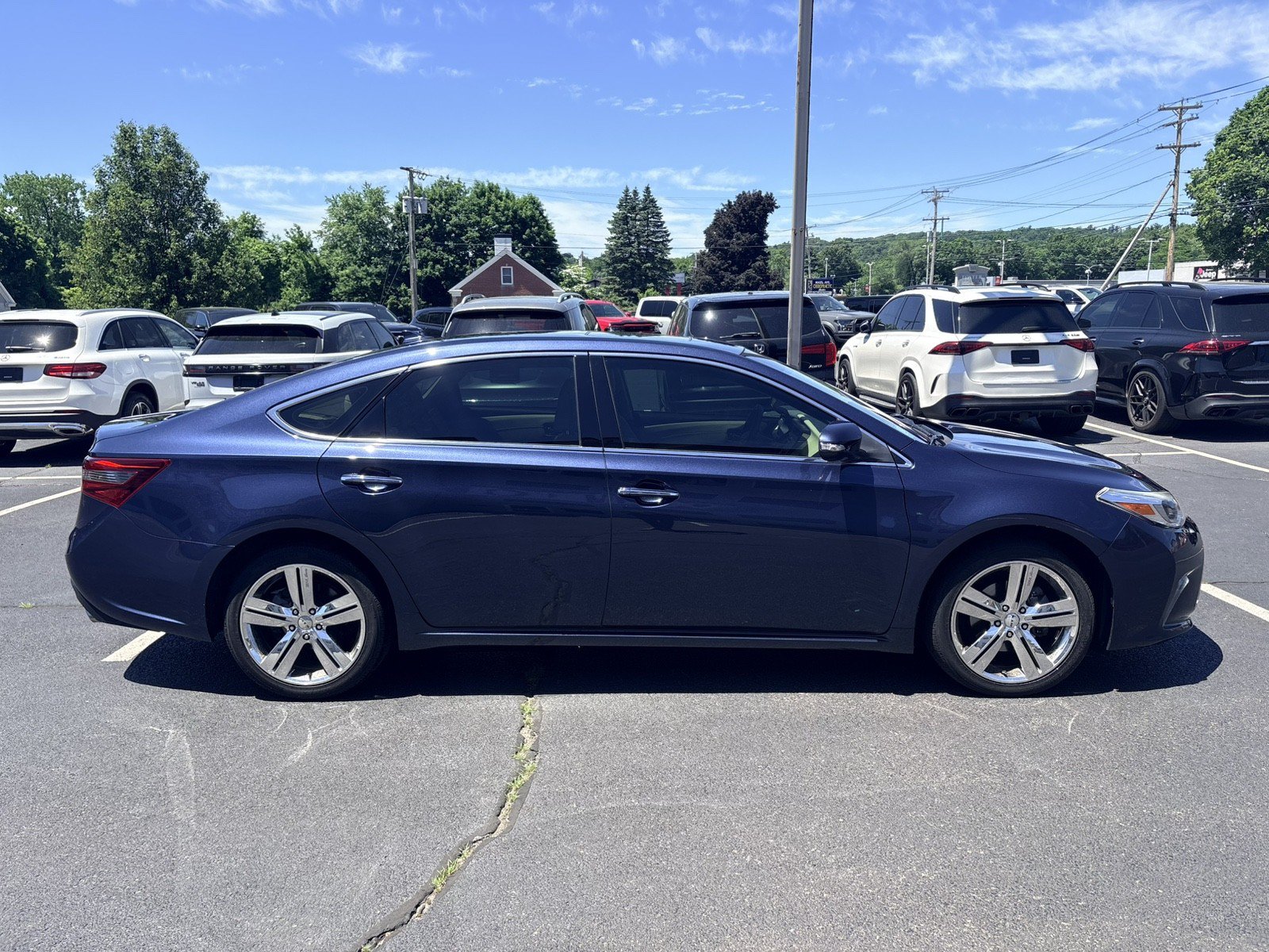 Used 2017 Toyota Avalon Limited w/ Carpet Mat Package FWD image 4
