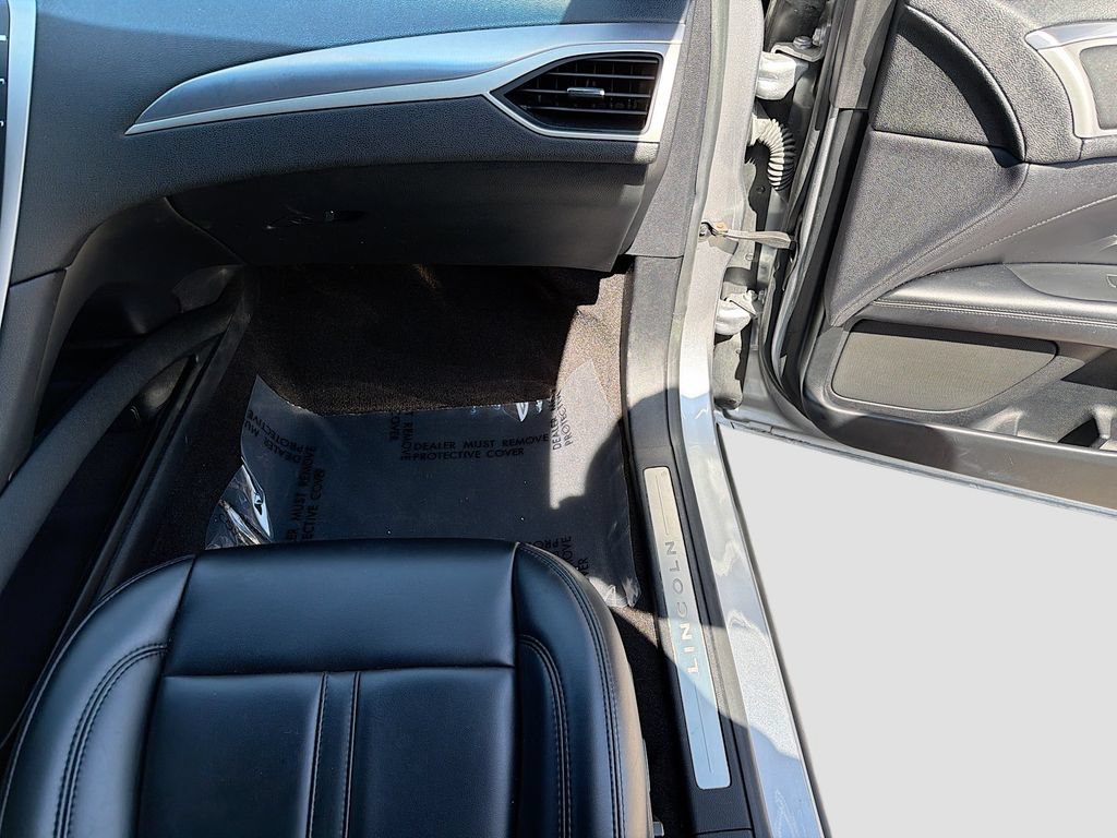 Used 2020 Lincoln MKZ FWD image 16